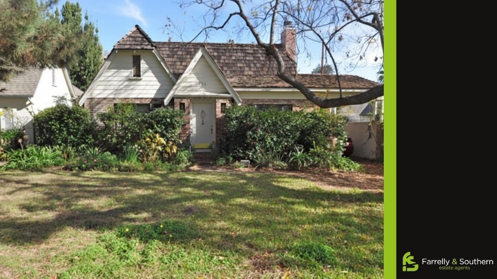 Farrelly & Southern House Not Selling? 10 Reasons Why Your Property Isn't Shifting (And How to Fix It) Theres Too Much Clutter