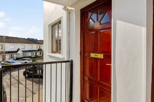 Apartment 39 entrance balcony door39